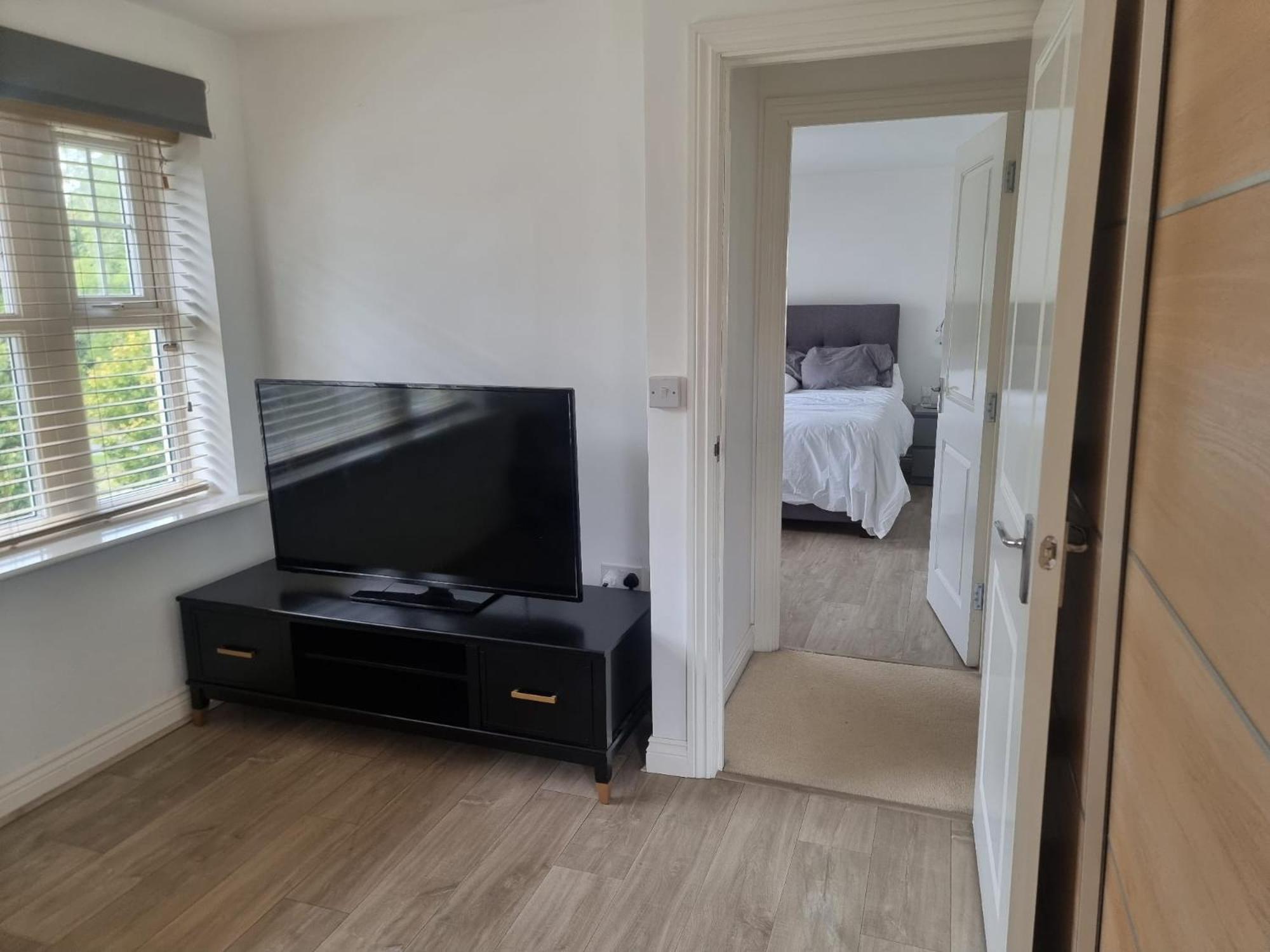 Bromley Common- Double Bedroom With En-Suite With Private Lounge In Shared Town House Екстер'єр фото