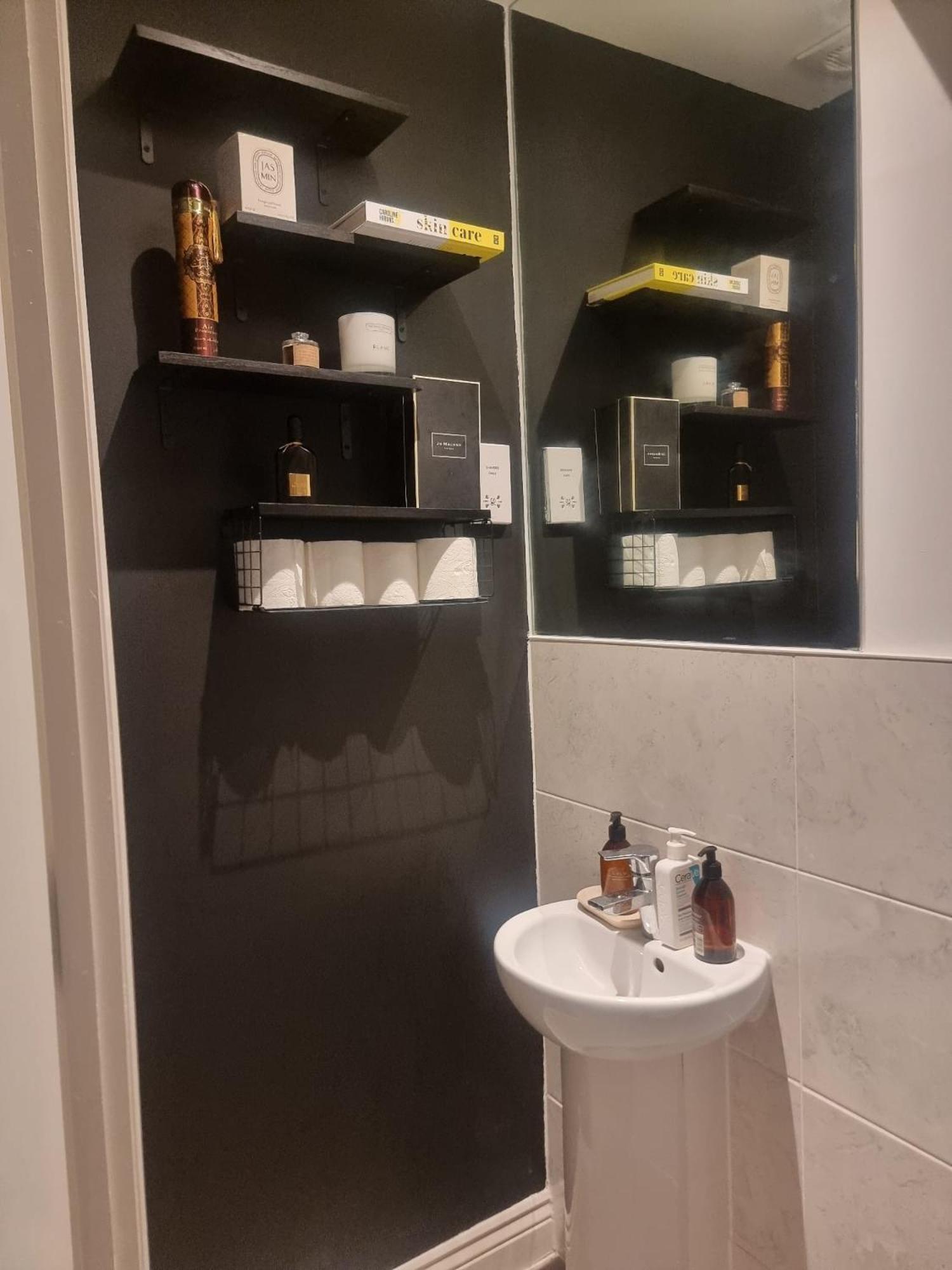 Bromley Common- Double Bedroom With En-Suite With Private Lounge In Shared Town House Екстер'єр фото